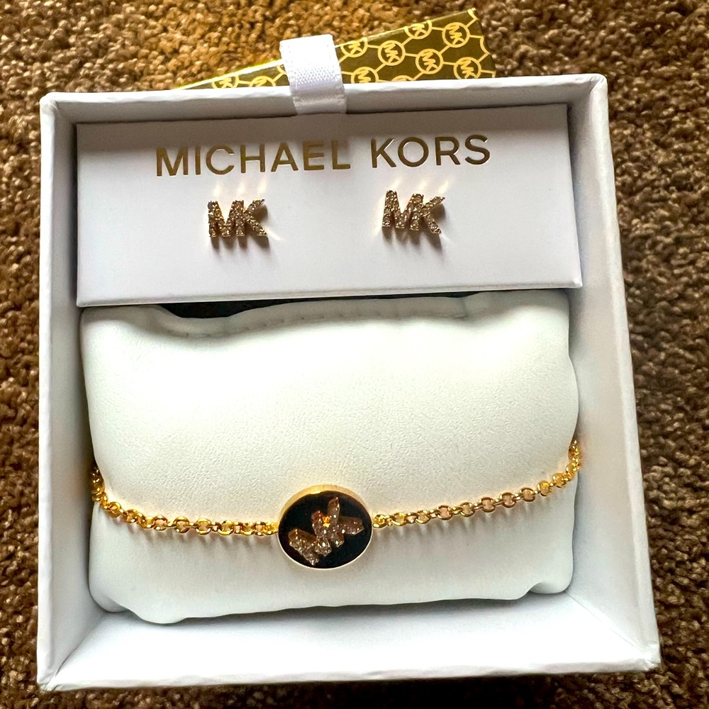 NWOT Micheal Kors Gold Earring & Bracelet Duo Set